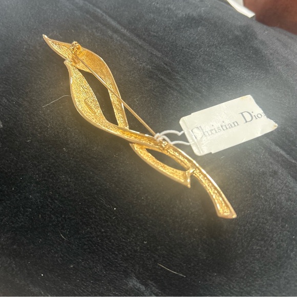 Vintage Christian Dior Pave
Swarovski Black Enamel
Double Wave Abstract Brooch - Picture 2 of 11